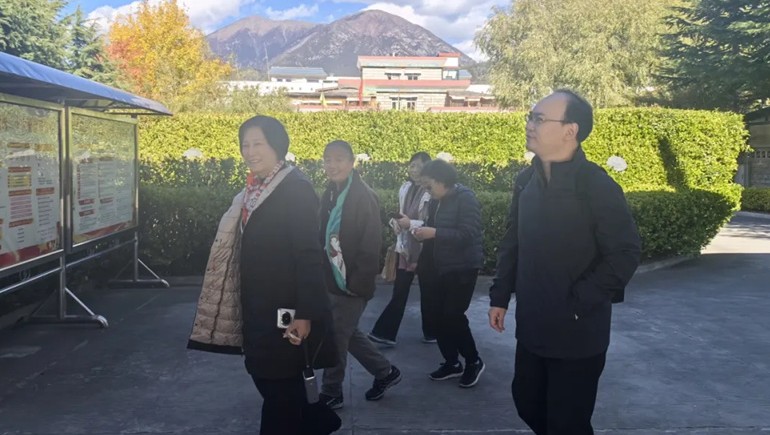 高原賦能，擘畫未來——中國香妝協(xié)會專家團蒞臨奇正指導藏藥化妝品產(chǎn)業(yè)發(fā)展